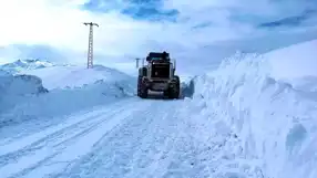 Hakkari'de Çığ Tehlikesi: 2 Yerleşim Yeri Ulaşıma Kapalı
