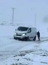 Yüksekova'da Yoğun Kar Yağışı Hayat Felç Etti