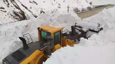 Hakkari Yüksekova'da Çığ Felaketi: Yol Açıldı!