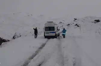 Doğu Anadolu'da Kar Yağışı Ulaşımı Felç Etti