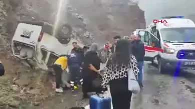 Yağışlı Havada Minibüs Kazası: 4 Yaralı