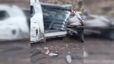 Hakkari'de Tır-Kamyonet Kazası: 2 Yaralı