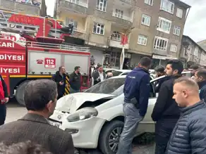 Hakkari'de Trafik Kazası: Aydınlatma Direğine Çarpma