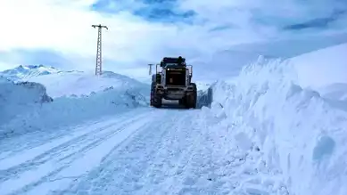 Hakkari'de Çığ Tehlikesi: 2 Yerleşim Yeri Ulaşıma Kapalı
