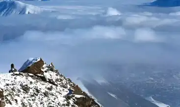 Hakkari'de Büyülü Sis Manzarası