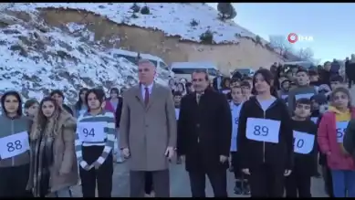 Doğu Anadolu'da Atletler Köy Yolunda Antrenman Yaptı