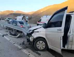 Doğu Anadolu'da Trafik Kazası: 3 Yaralı