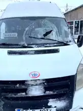 Yüksekova'da Minibüse Kaya Düştü: 10 Yolcu Kurtuldu