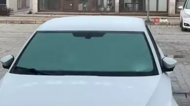 Doğu Anadolu'da Şiddetli Soğuk: Araçlar Buz Tuttu
