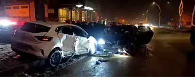Yüksekova'da 3 Yaralı Zincirleme Kaza!
