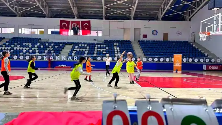 Hakkari'de 1416 Çocuk Basketbolla Sosyalleşiyor