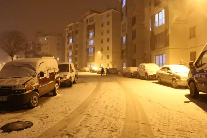 Doğu Anadolu Bölgesinde Kar Yağışı: Okullar Tatil!