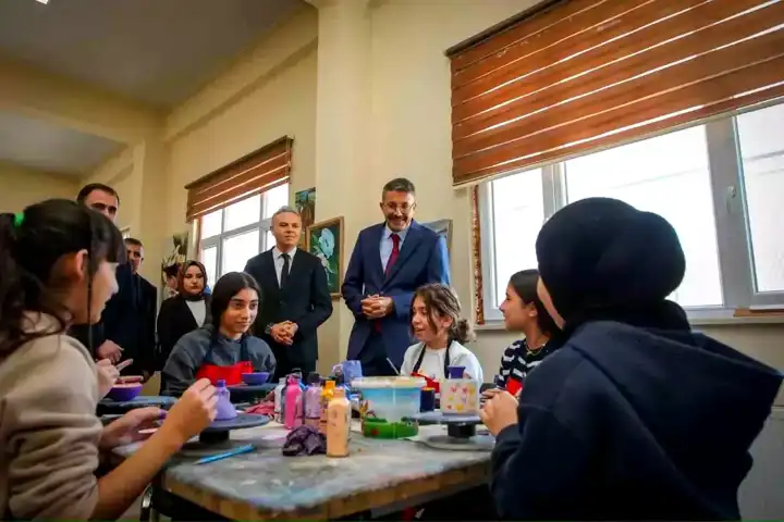 Vali Çelik, Yüksekova ADEM'lerini Ziyaret Etti