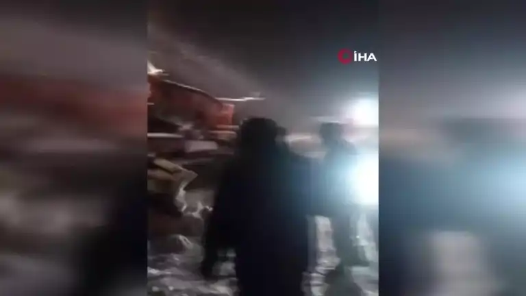 Doğu Anadolu'da Yoğun Kar Yağışı: Araçlar Mahsur Kaldı