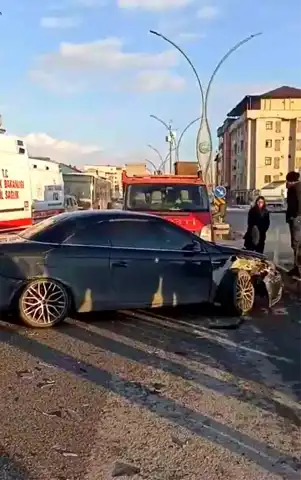Yüksekova'da Trafik Kazası: 2 Yaralı