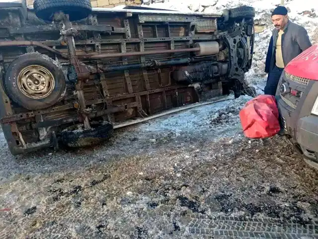 Yüksekova'da Öğretmen Servisi Kazası: 12 Yaralı