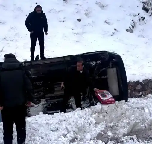 Yüksekova'da Trafik Kazası: 3 Yaralı